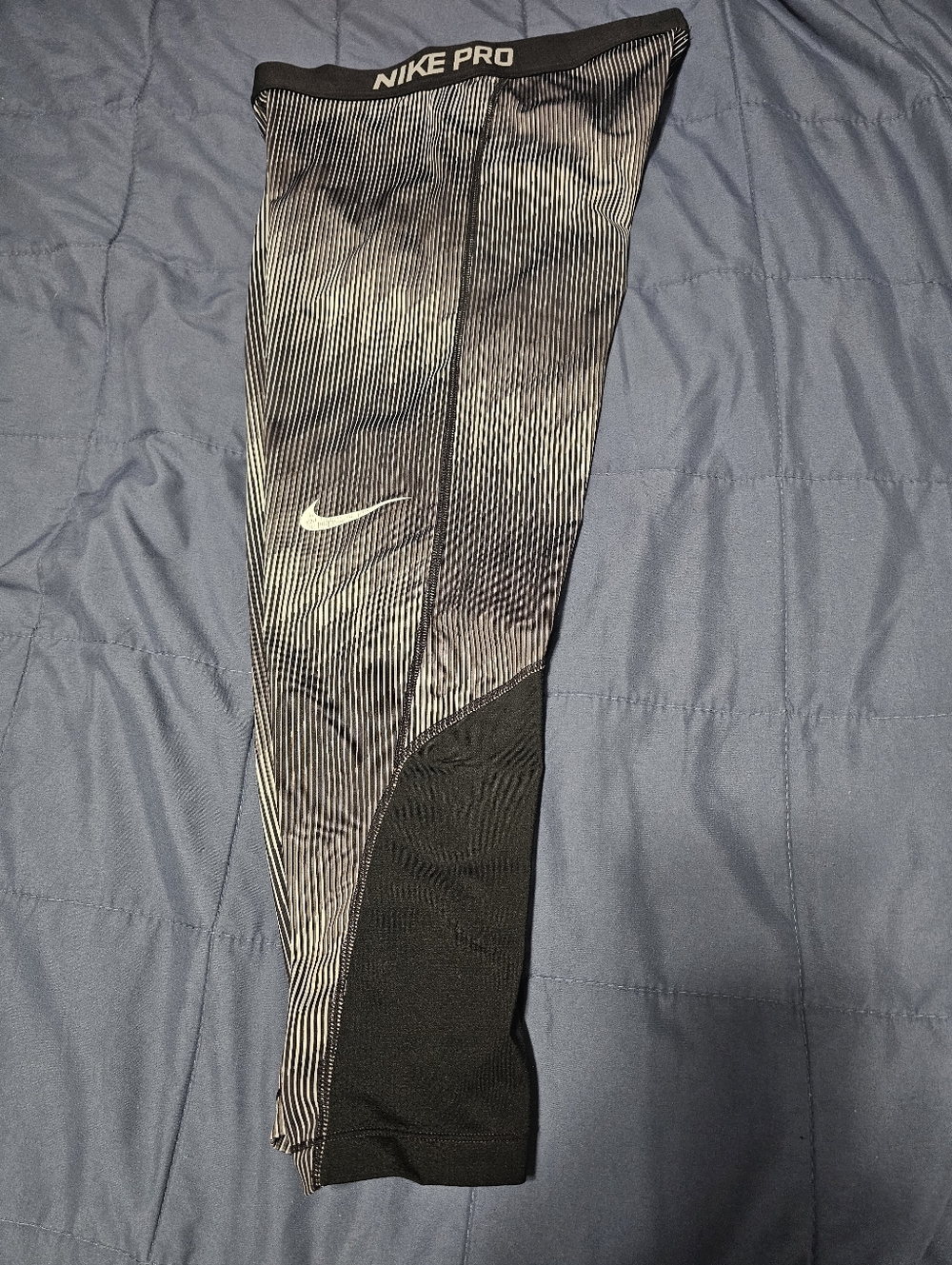 Nike Black & White Striped Cropped Pro Leggings Size Medium